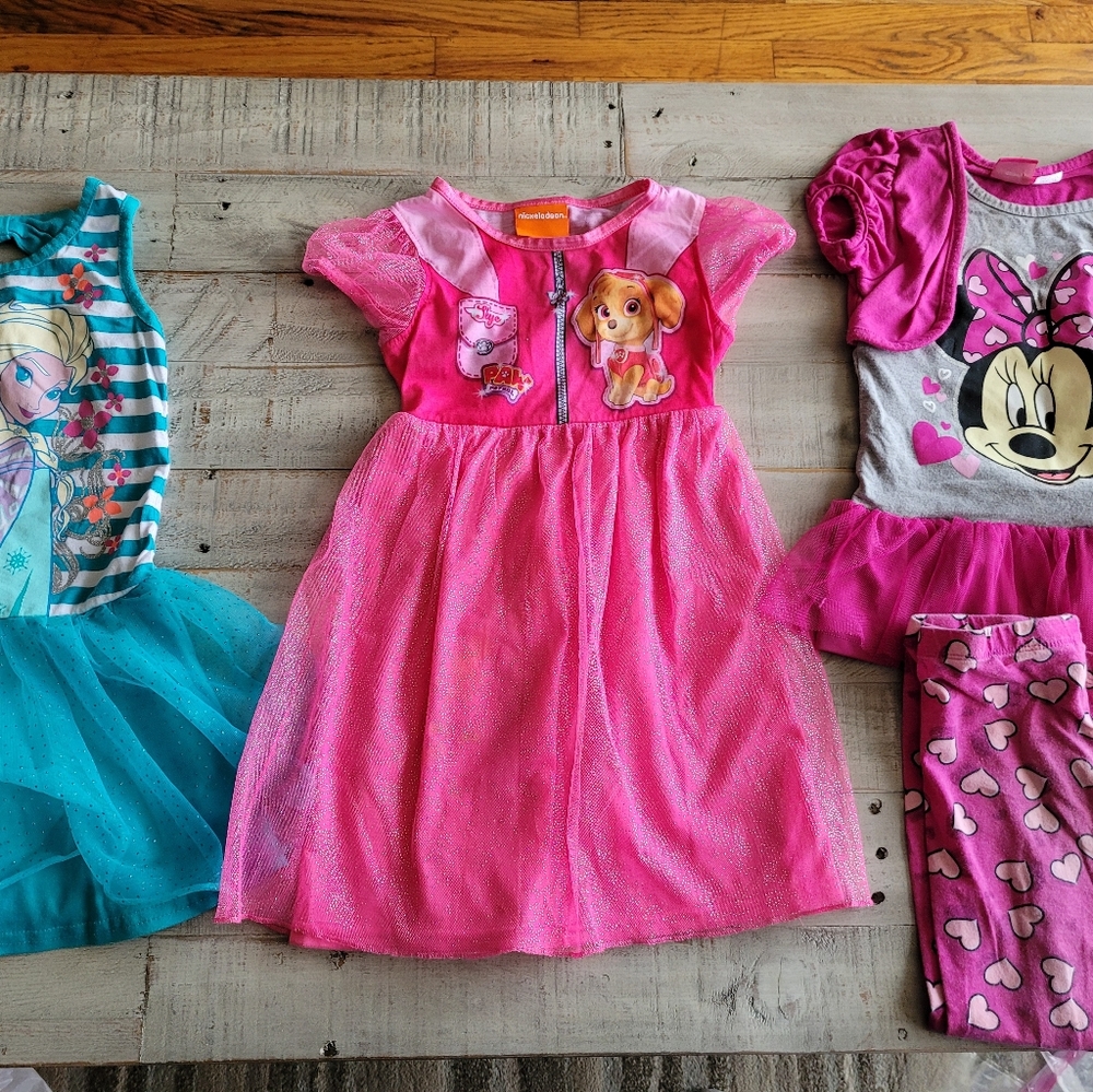 Girls lot of 10 itemsSize 4t / extra small - 6 size small
